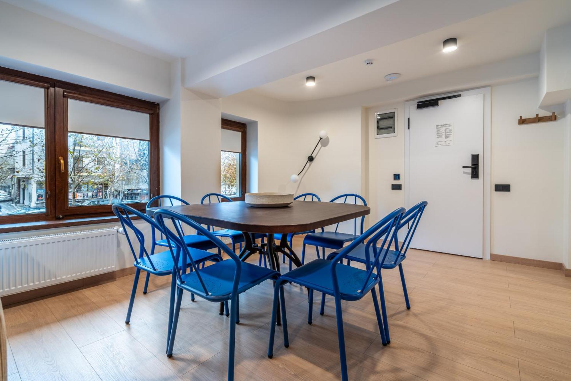 Old Town Apartments By Olala Homes Bukares Bagian luar foto