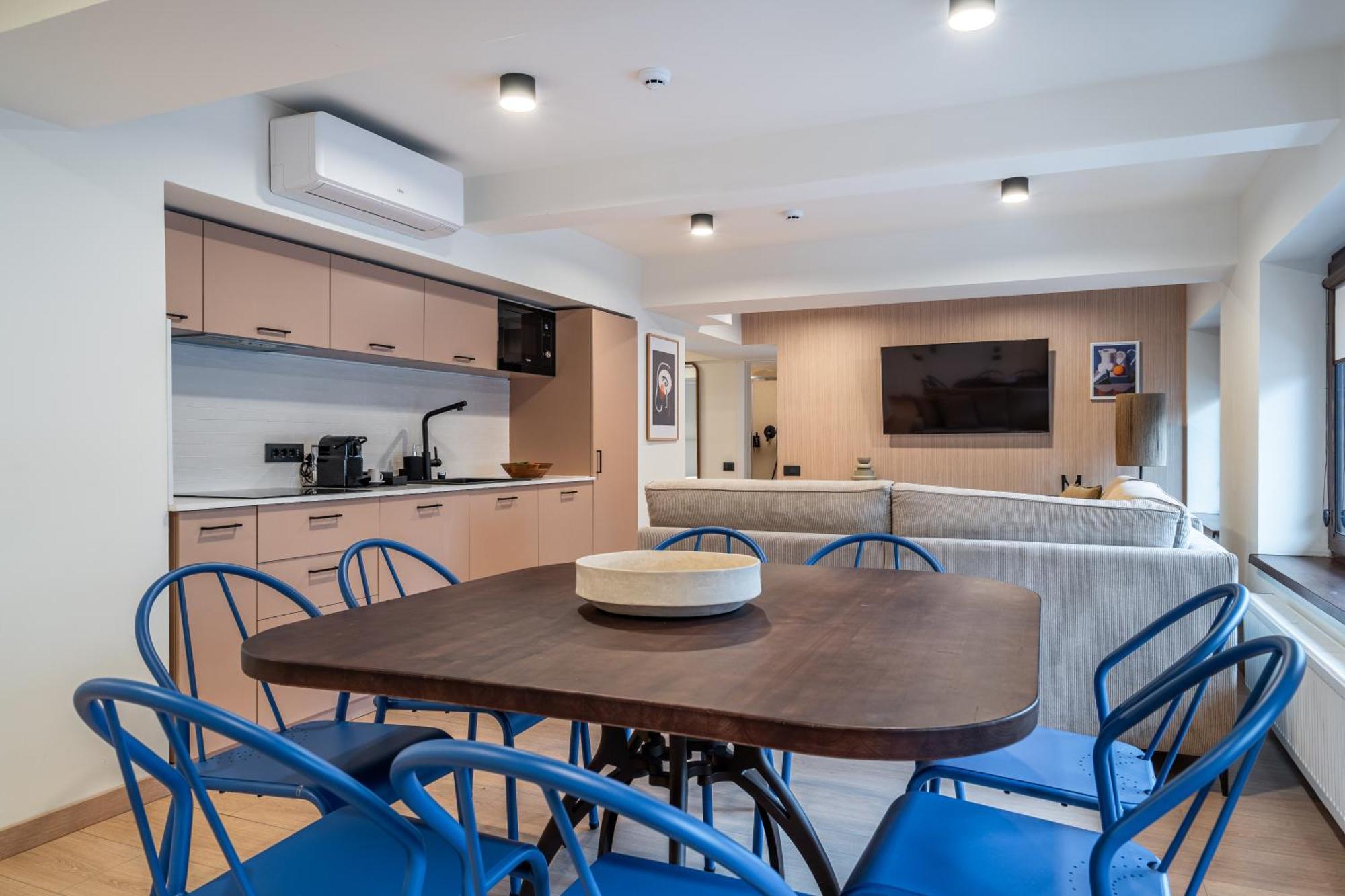 Old Town Apartments By Olala Homes Bukares Bagian luar foto